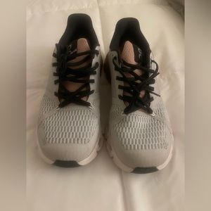 On Cloud woman’s. Sneakers.